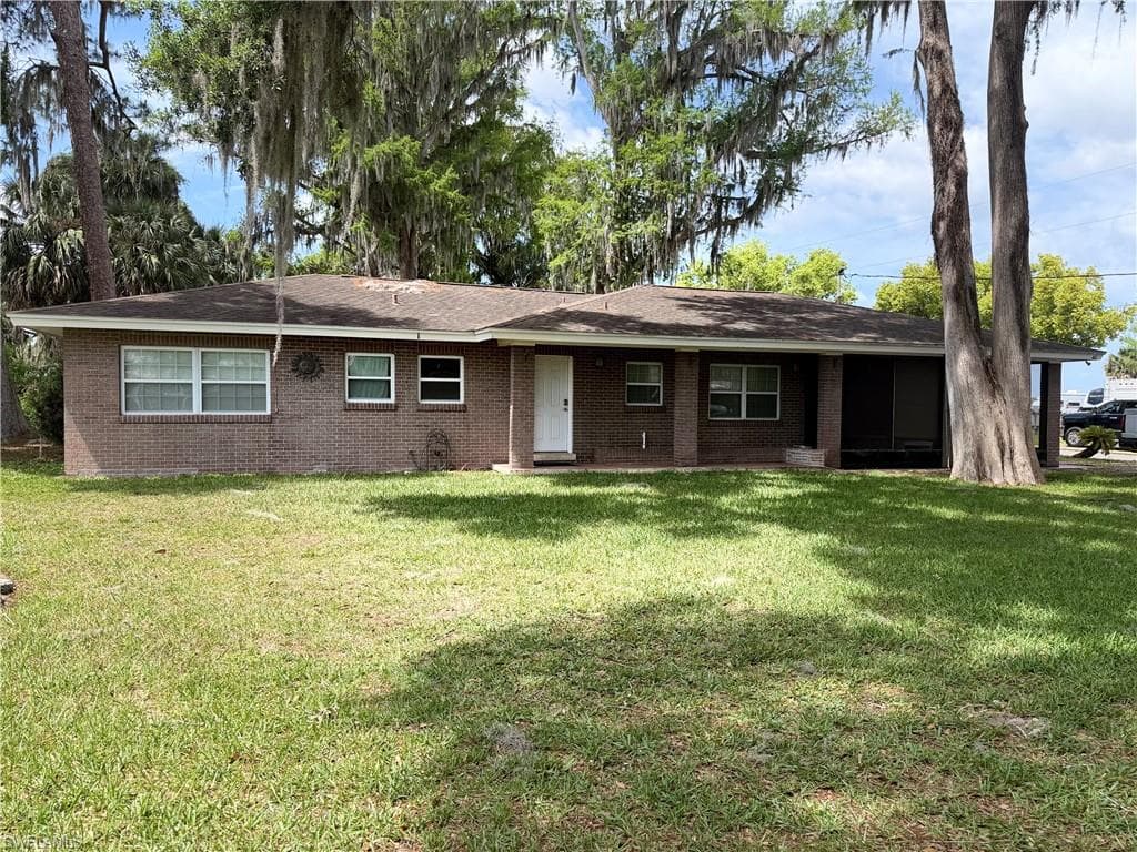 48 Harbor CIR ASTATULA, FL 34705