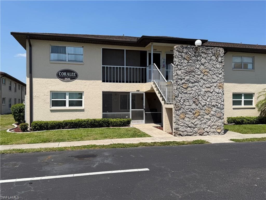 2526 SE 16th PL 105 CAPE CORAL, FL 33904
