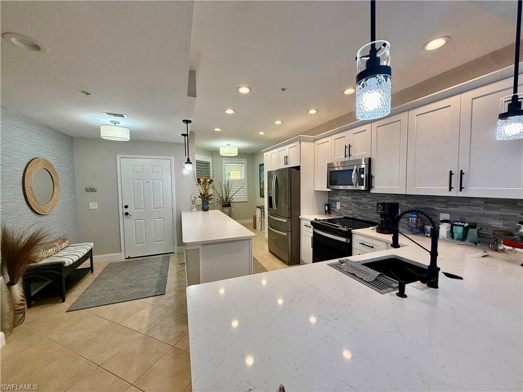 11001 Gulf Reflections DR 105 FORT MYERS, FL 33908