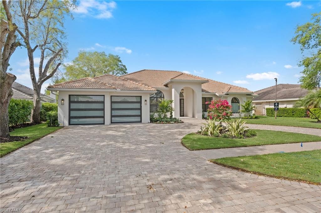 207 Monterey DR NAPLES, FL 34119