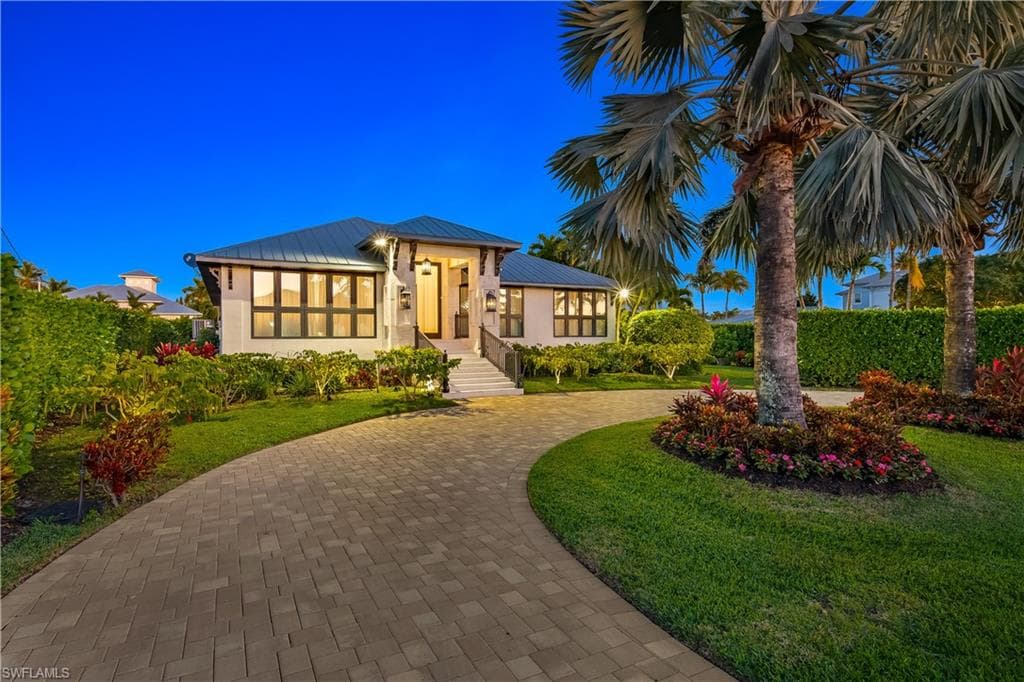 1585 Mullet LN NAPLES, FL 34102