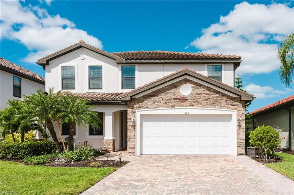 1573 Vizcaya LN NAPLES, FL 34113