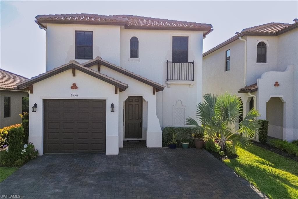 8956 Madrid CIR NAPLES, FL 34104