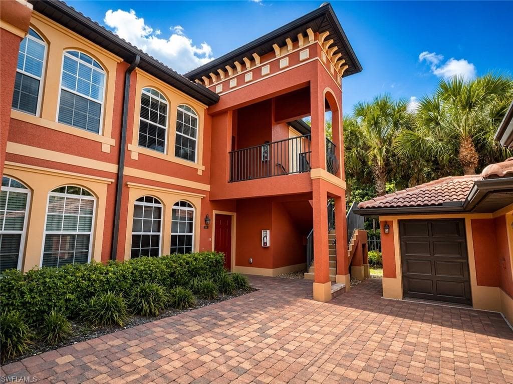 10020 Heather LN 9-904 NAPLES, FL 34119