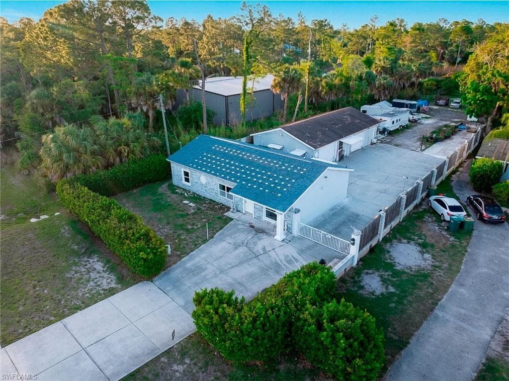 3871 White BLVD NAPLES, FL 34117