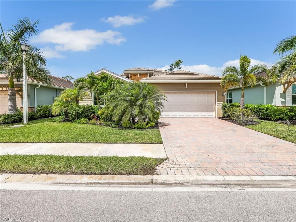 323 Tamarindo LN NAPLES, FL 34114
