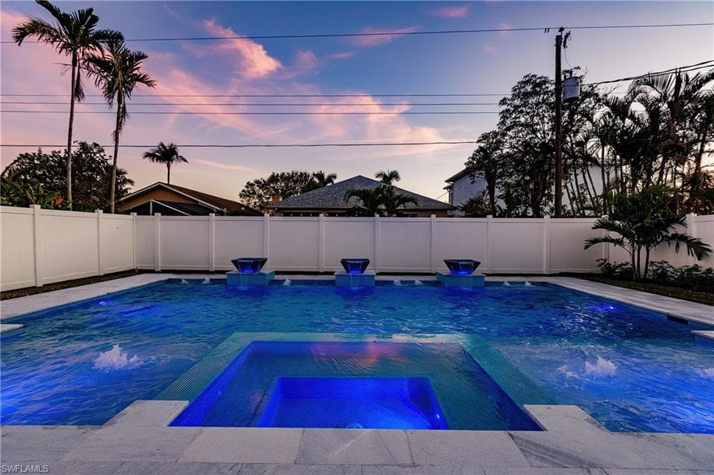 668 104th AVE N NAPLES, FL 34108