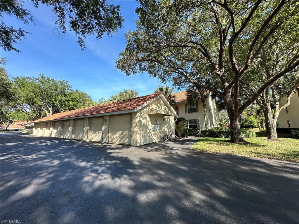 241 Robin Hood CIR 204 NAPLES, FL 34104