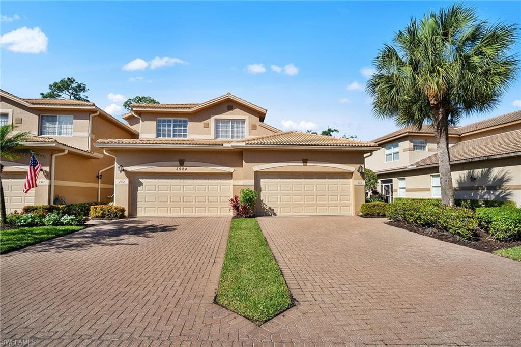 3924 Forest Glen BLVD 102 NAPLES, FL 34114