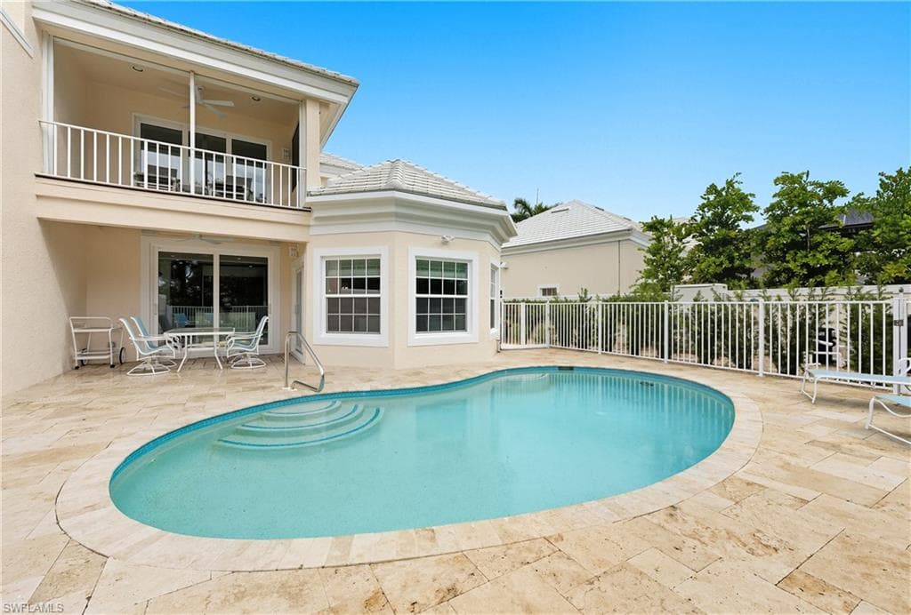 360 Carlton PL 11 NAPLES, FL 34108