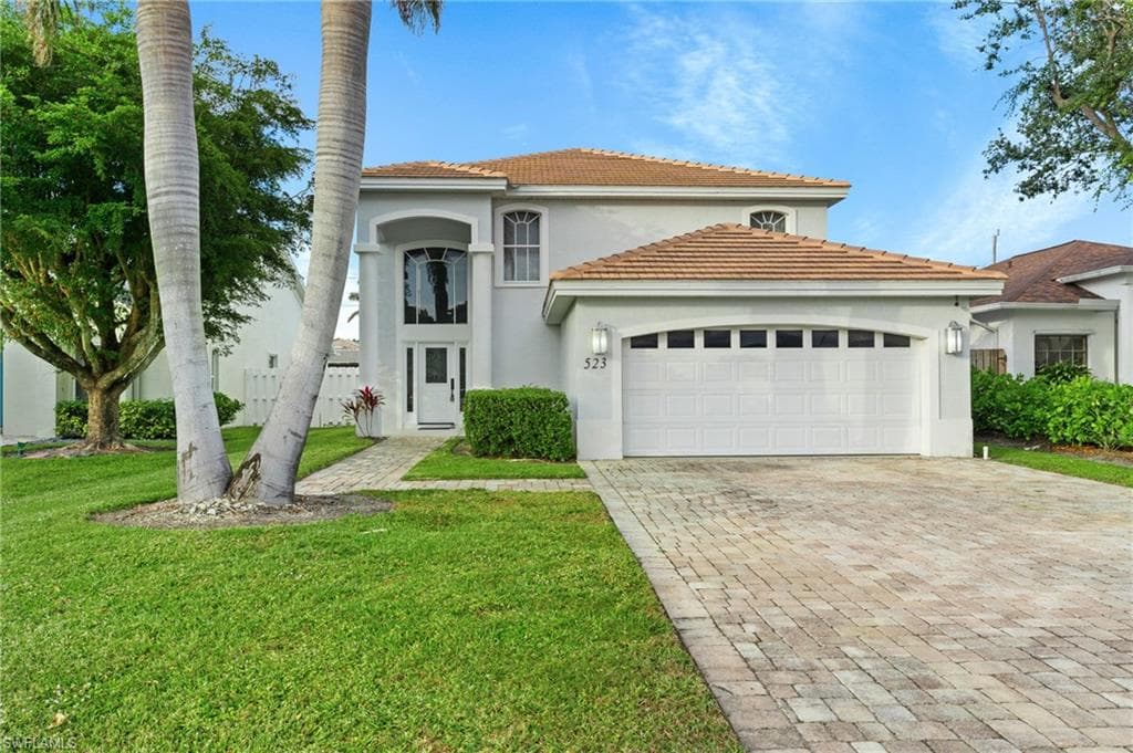 523 103rd AVE N NAPLES, FL 34108