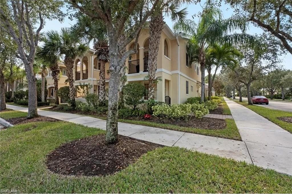 15561 Latitude DR BONITA SPRINGS, FL 34135