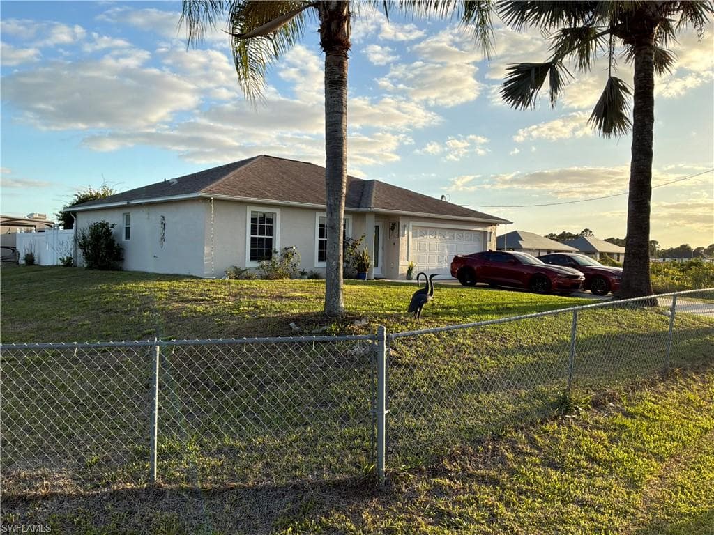 866 Chipley ST E LEHIGH ACRES, FL 33974