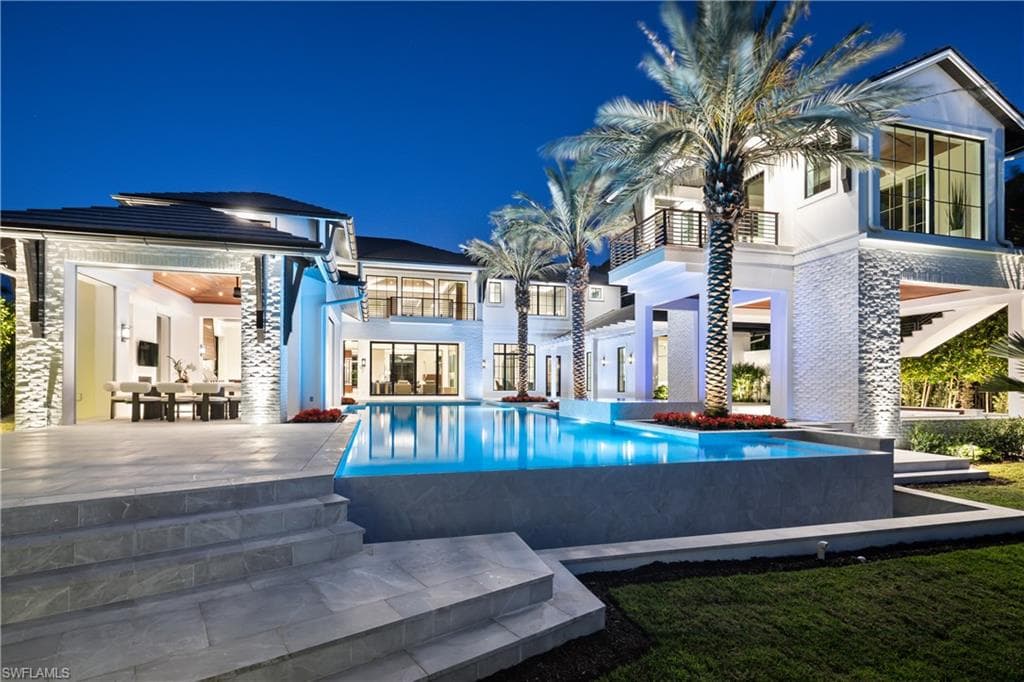 616 BOUGAINVILLEA RD NAPLES, FL 34102