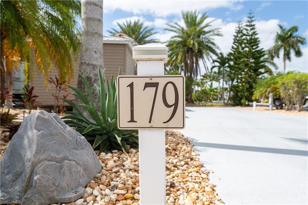10200 Yellowtop TRL FORT MYERS, FL 33905