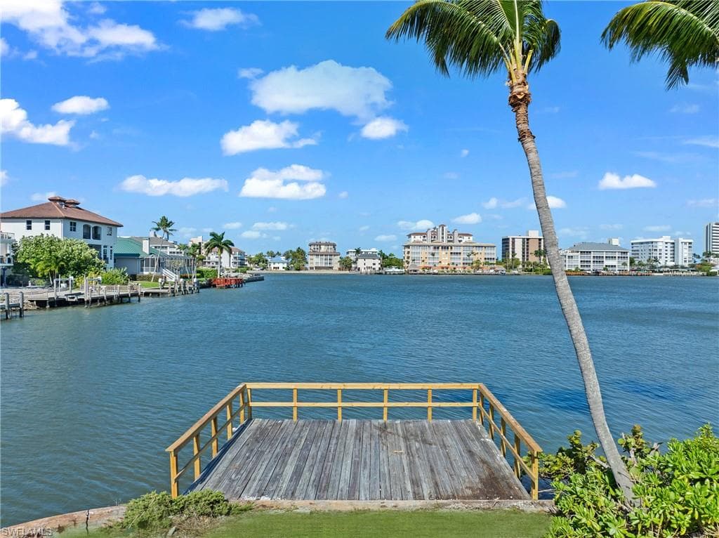 366 Pine AVE NAPLES, FL 34108
