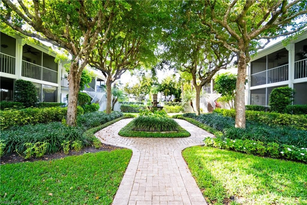 388 4th AVE S 388 NAPLES, FL 34102