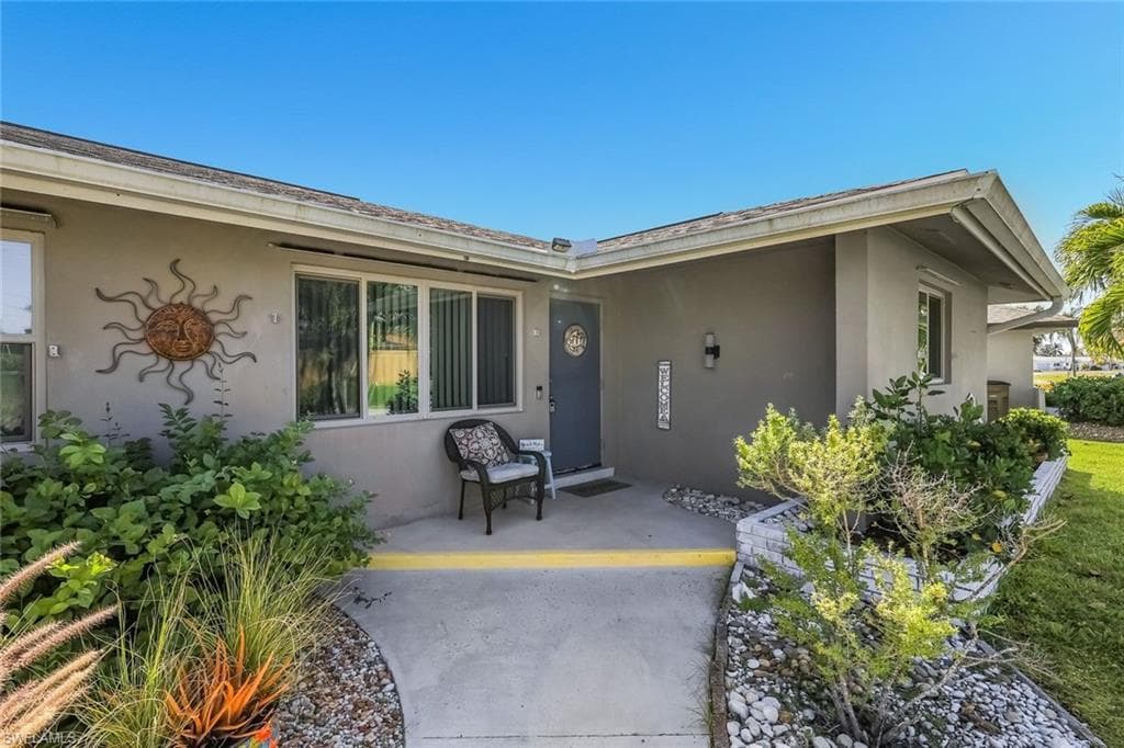 4305 1st AVE CAPE CORAL, FL 33904