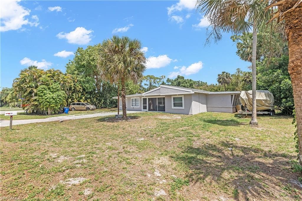 2030 Flamingo DR NORTH FORT MYERS, FL 33917