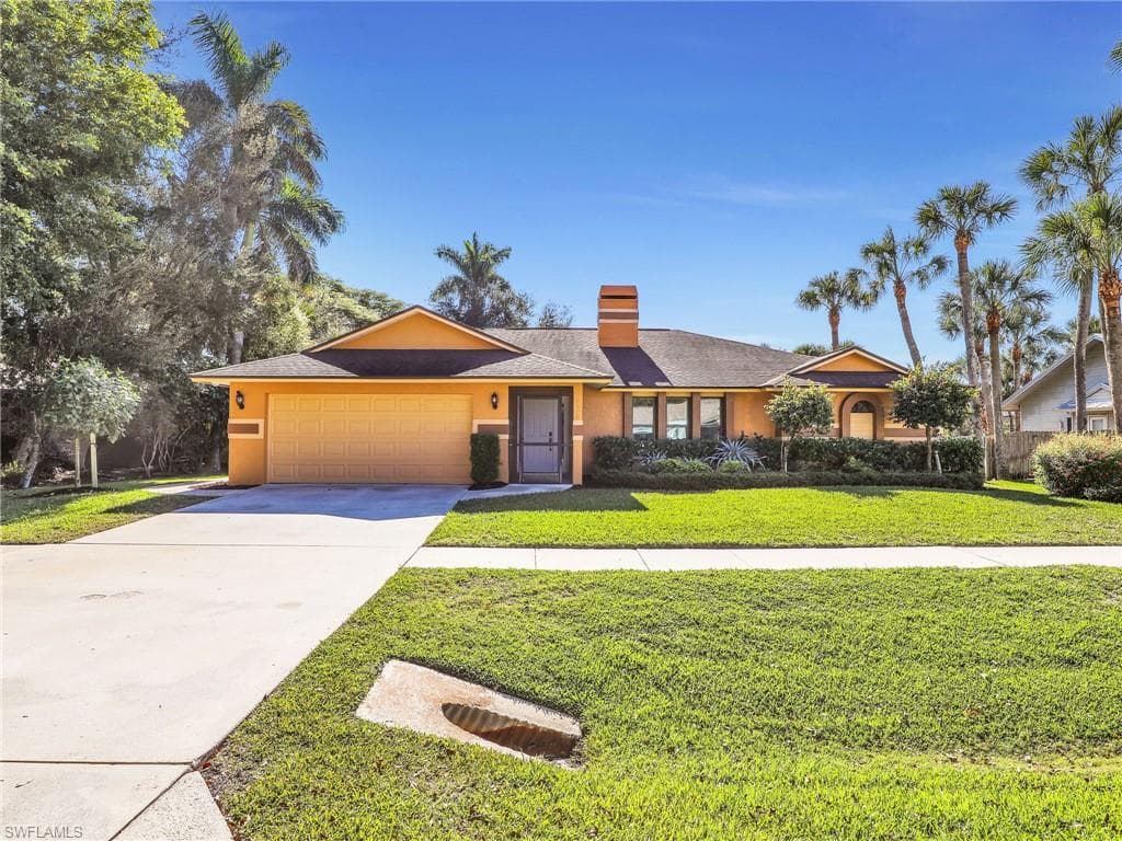 2474 Outrigger LN NAPLES, FL 34104