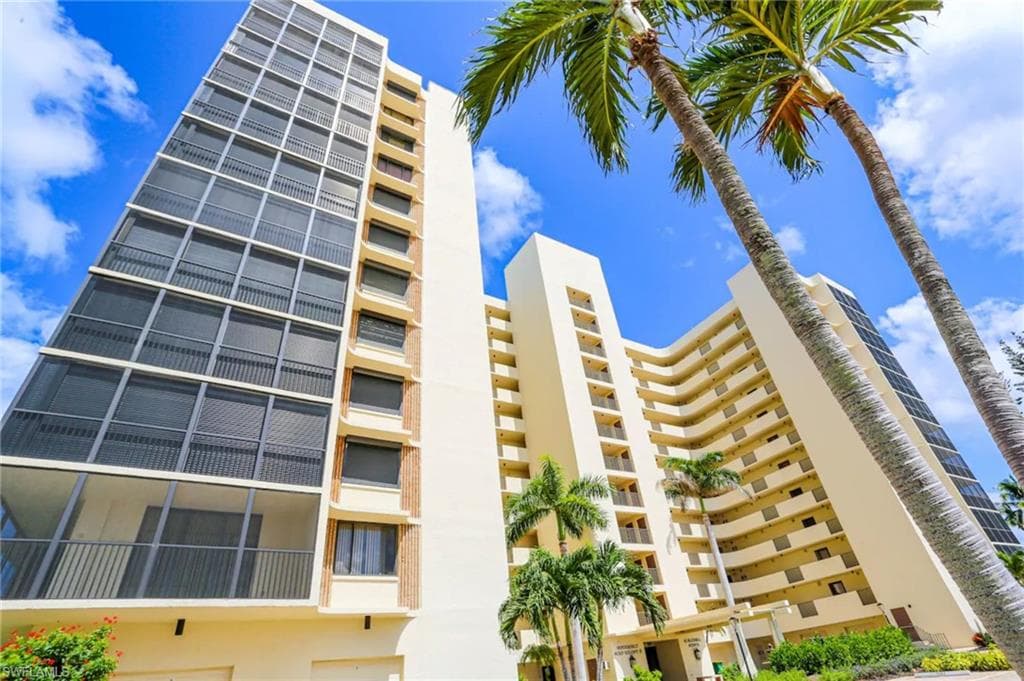 15 Bluebill AVE 805 NAPLES, FL 34108