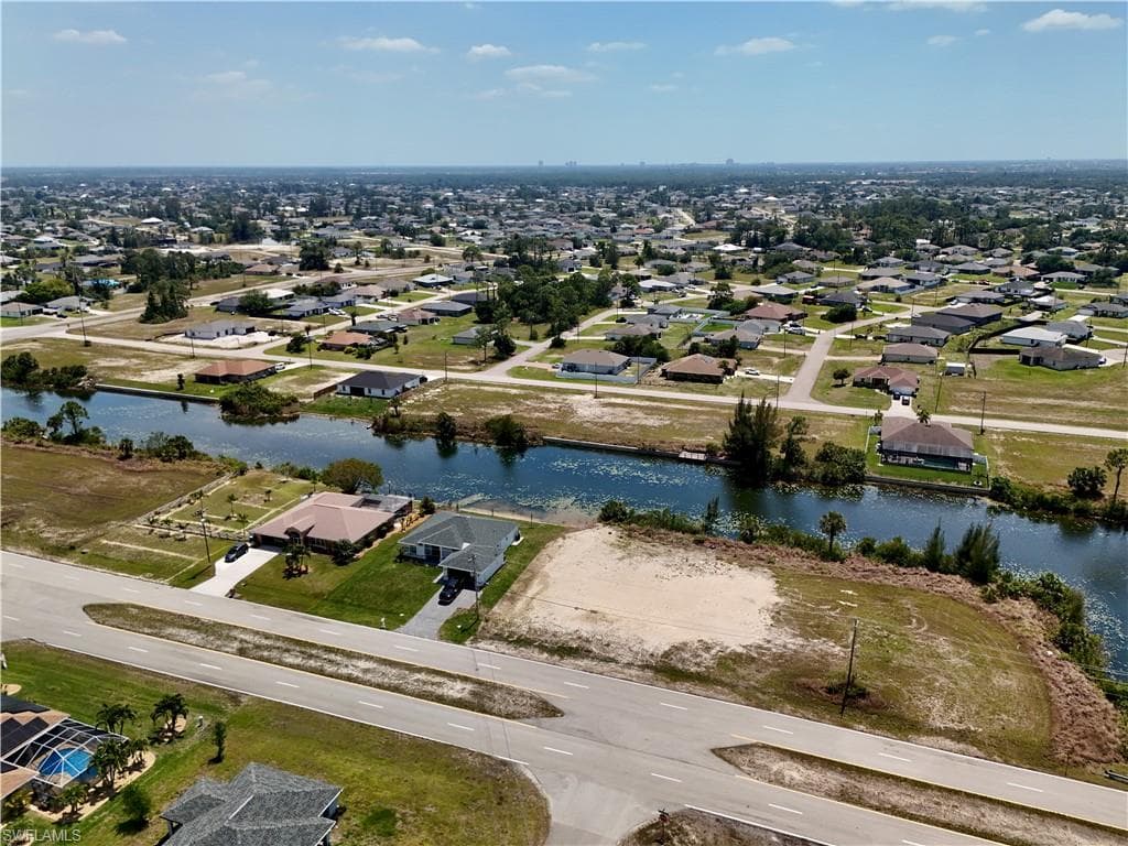 900 Vogiantzis PKWY CAPE CORAL, FL 33909
