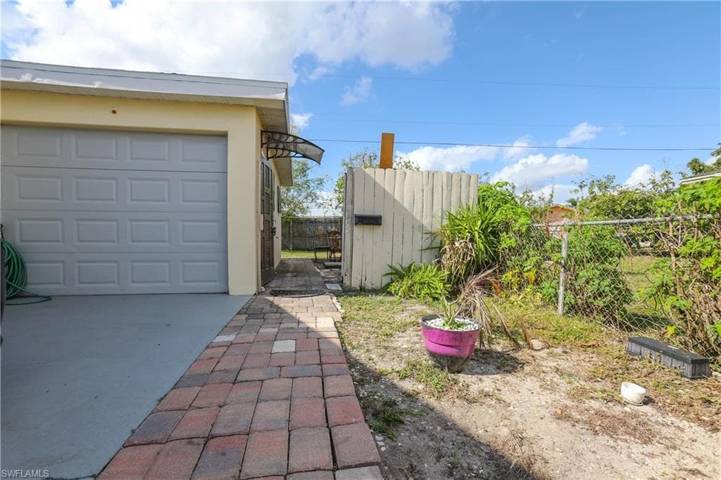907 Laredo AVE LEHIGH ACRES, FL 33936