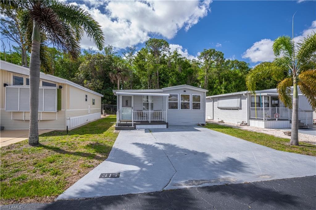 315 Fountain View BLVD NORTH FORT MYERS, FL 33903