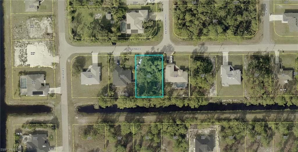 706 Manhattan ST E LEHIGH ACRES, FL 33974