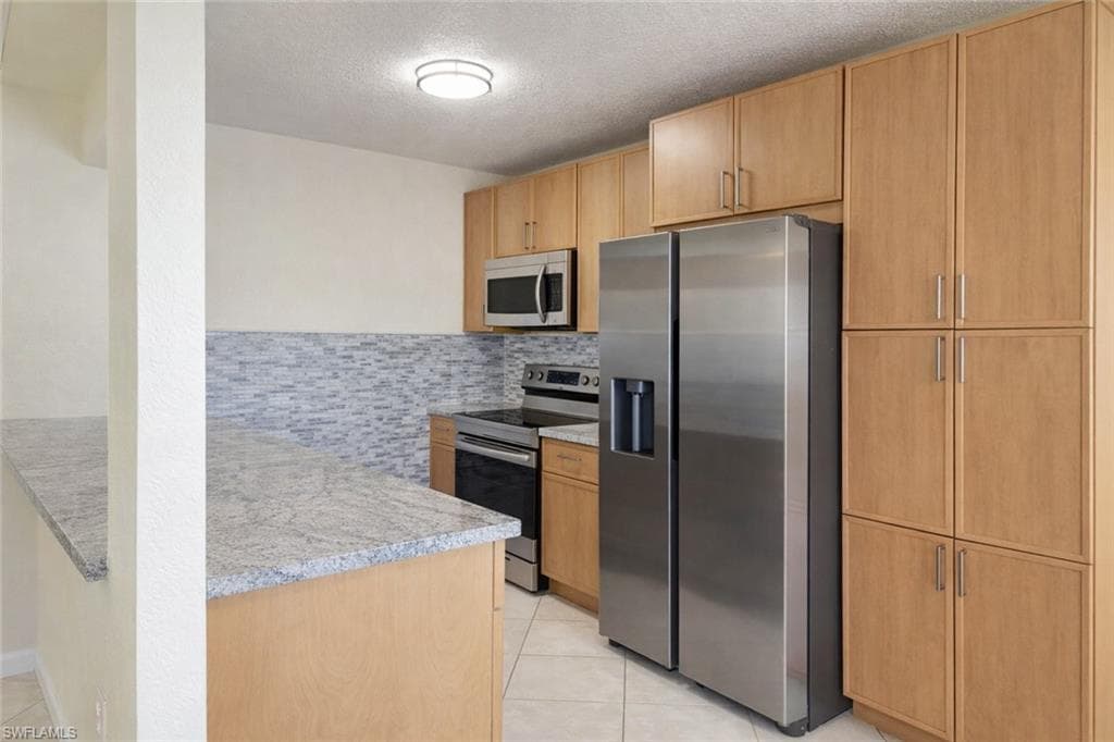 4625 Bayshore DR D1 NAPLES, FL 34112