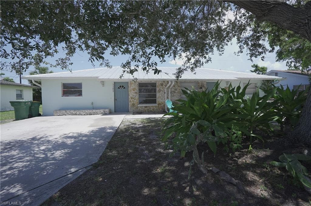 1193 Alhambra CIR NAPLES, FL 34103