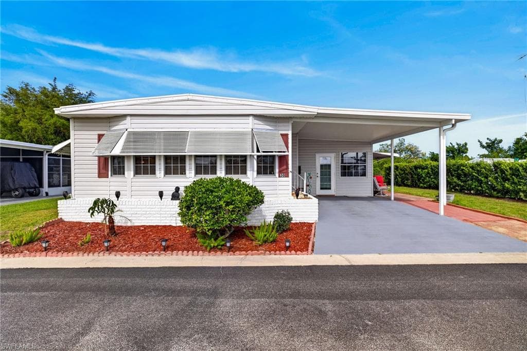 30 Aloe ST ALVA, FL 33920