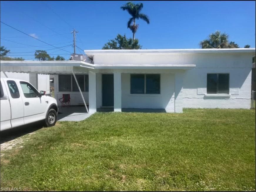 74 Victoria DR NORTH FORT MYERS, FL 33917