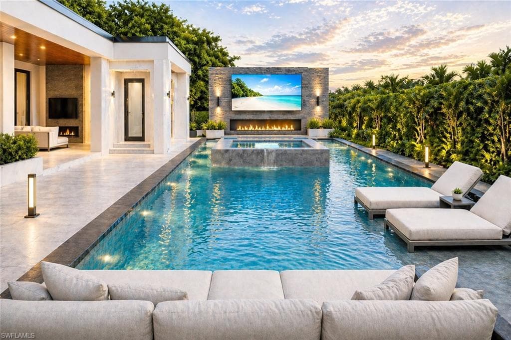 3423 CANAL ST NAPLES, FL 34112
