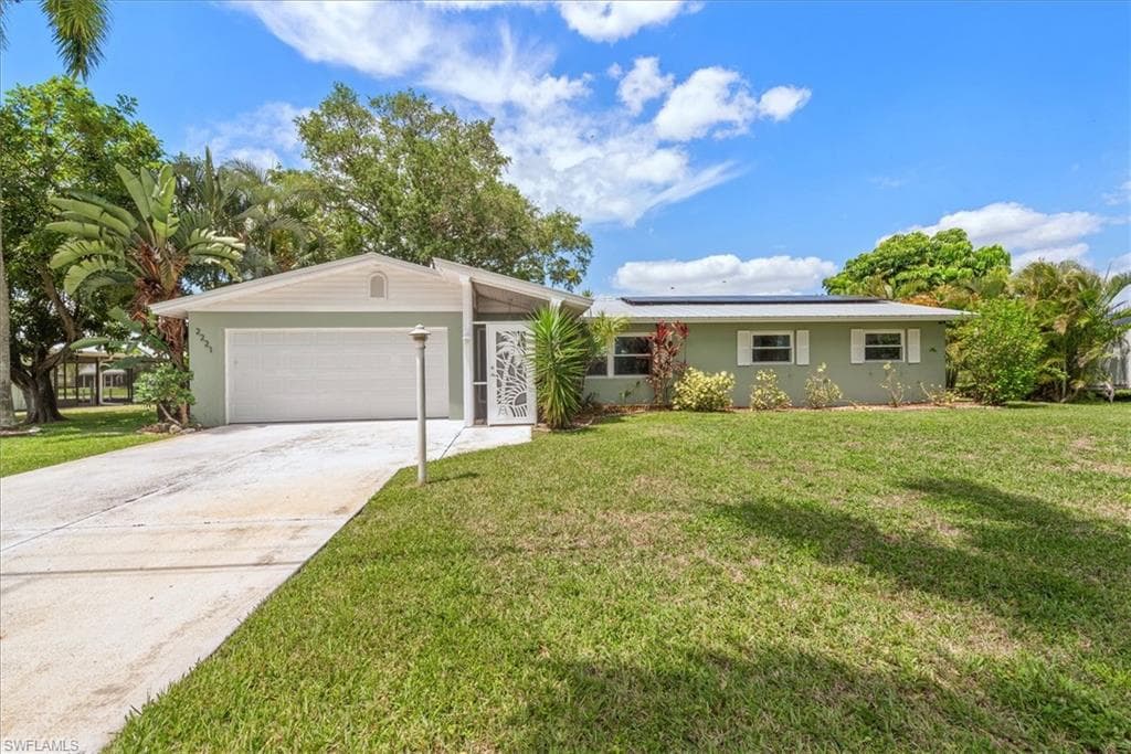 2221 Cape WAY NORTH FORT MYERS, FL 33917