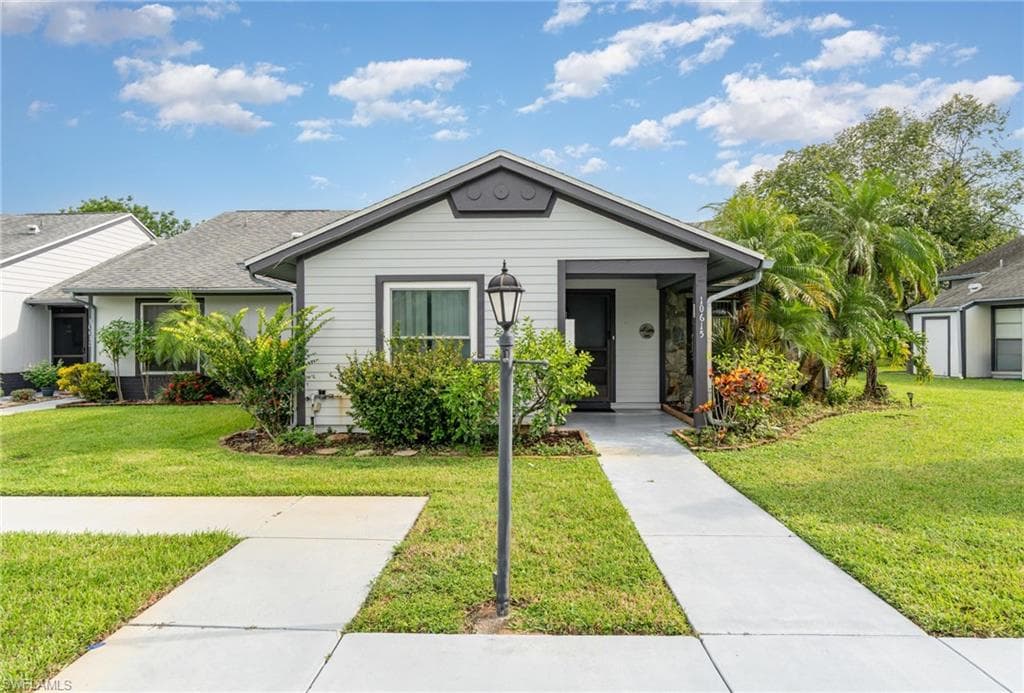 10615 Roxbury CT LEHIGH ACRES, FL 33936
