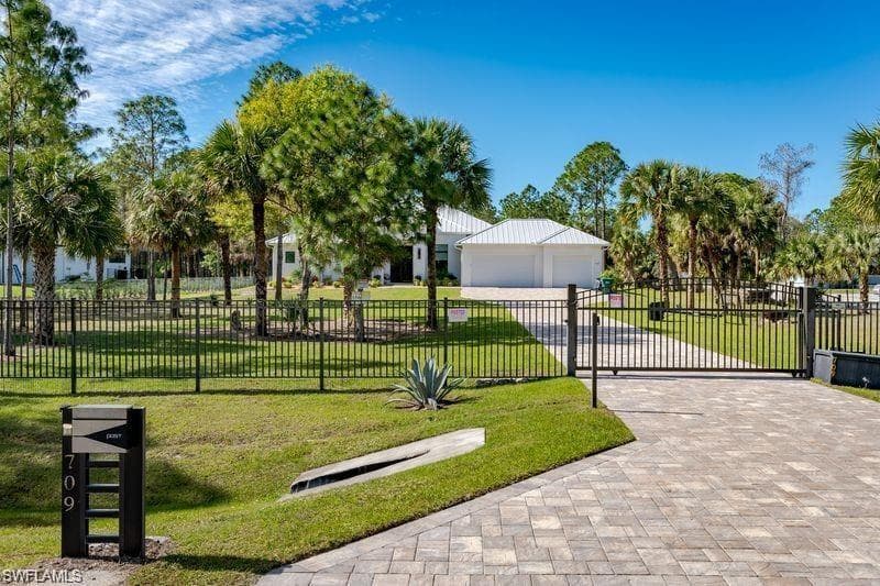 709 15th ST SW NAPLES, FL 34117