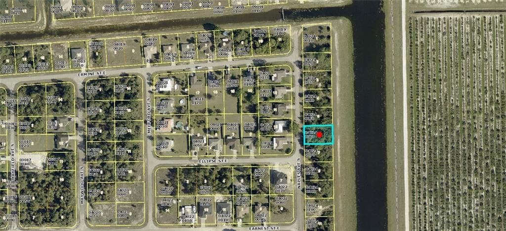 911 Naples AVE S LEHIGH ACRES, FL 33974