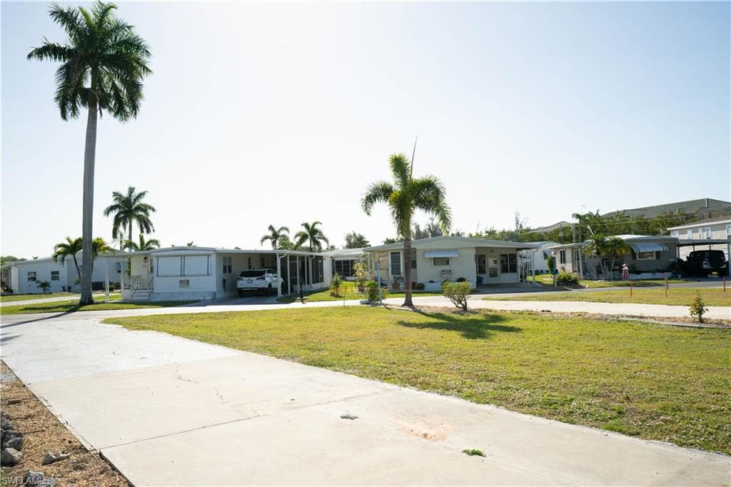 353 Mattie AVE FORT MYERS, FL 33908