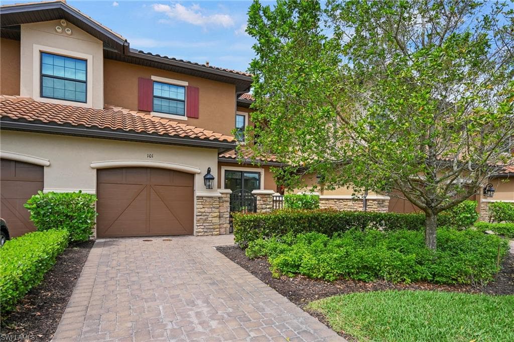 15245 Zeno WAY 101 NAPLES, FL 34114