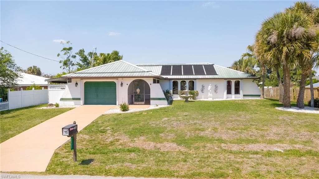 2401 Lakeview DR LEHIGH ACRES, FL 33936