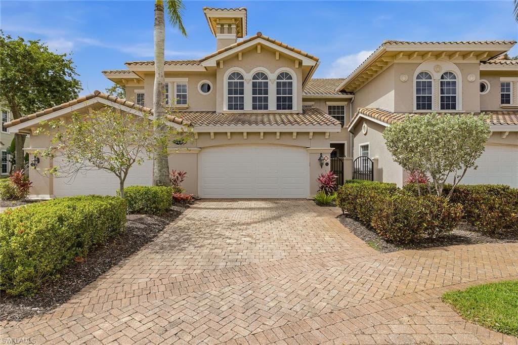 9154 Cherry Oaks LN 101 NAPLES, FL 34114