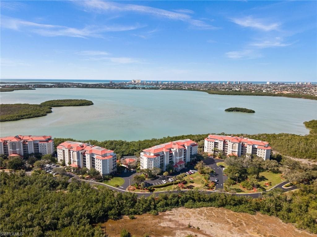 201 Vintage Bay DR B15 MARCO ISLAND, FL 34145