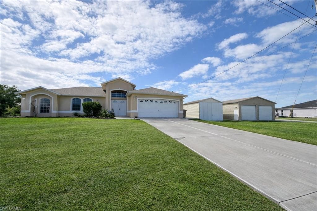 517 Peerless CIR LEHIGH ACRES, FL 33974
