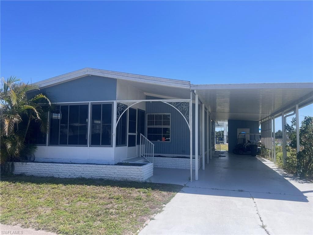 947 Strongbox DR NORTH FORT MYERS, FL 33917