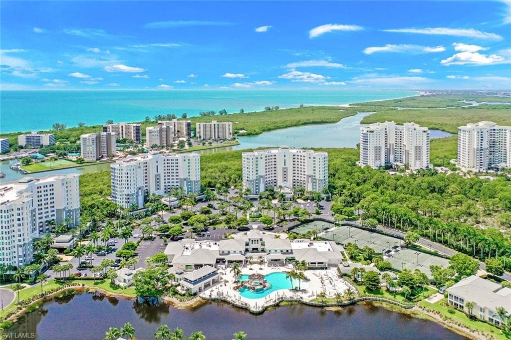 300 Dunes BLVD PH-5 NAPLES, FL 34110
