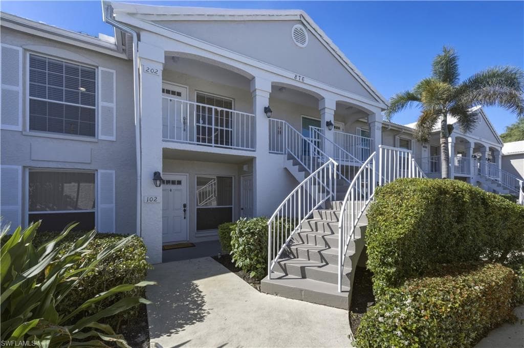 876 Gulf Pavilion DR 202 NAPLES, FL 34108