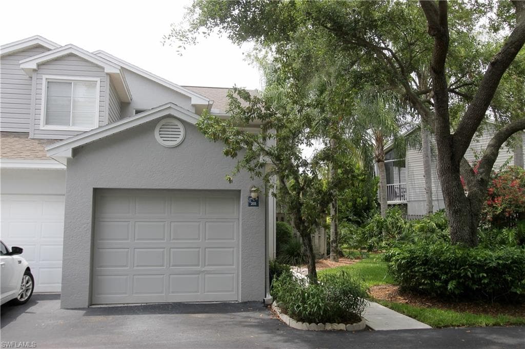 2880 Citrus Lake DR Q201 NAPLES, FL 34109