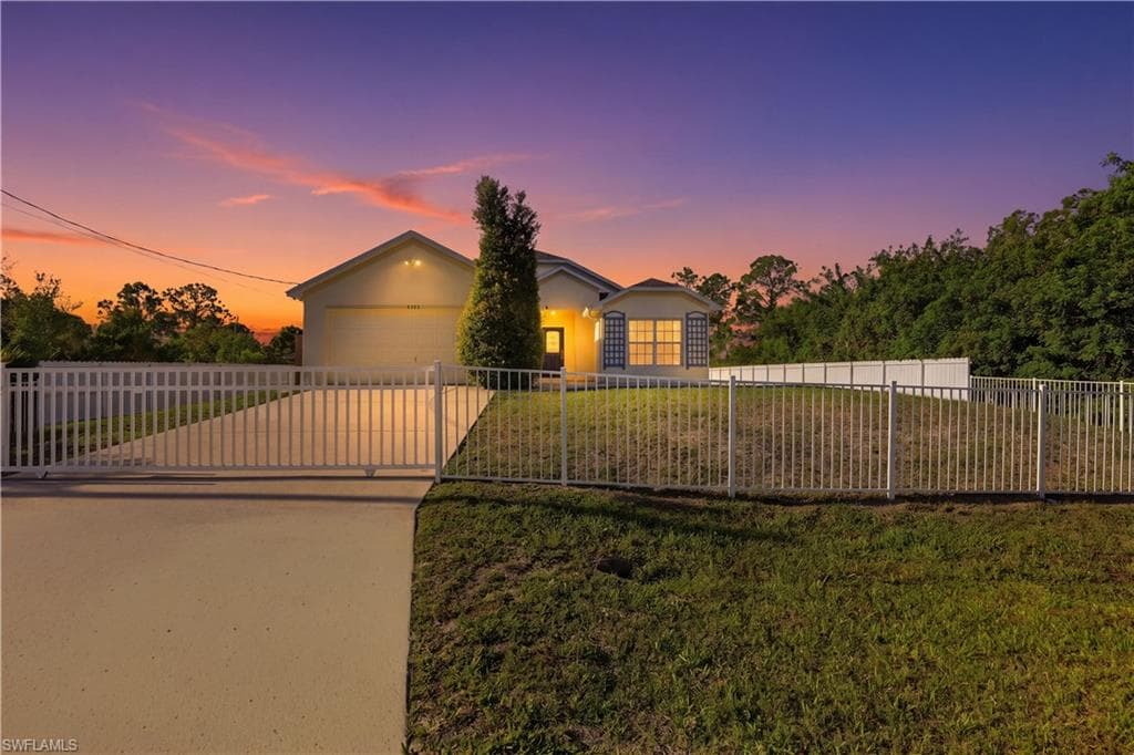 3005 41st ST W LEHIGH ACRES, FL 33971