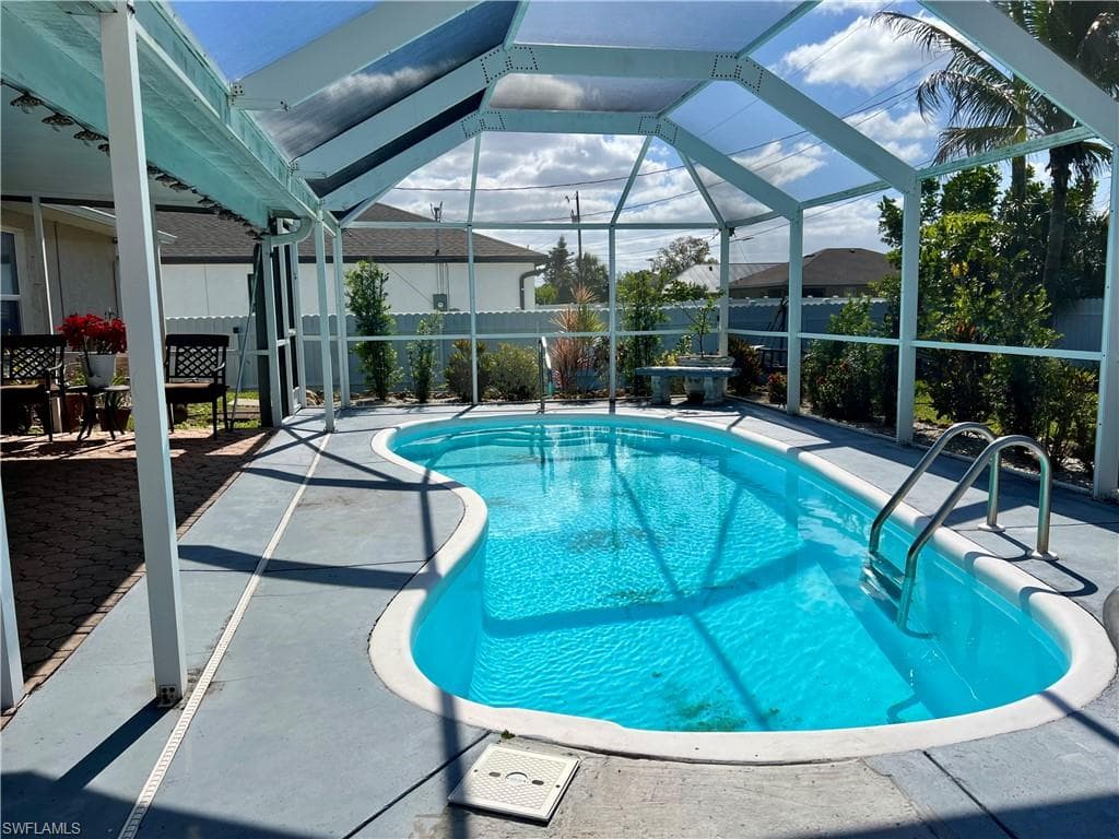 702 SW 25th ST CAPE CORAL, FL 33914